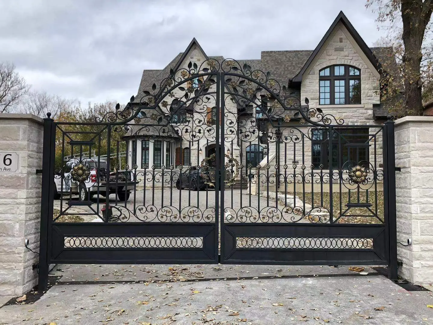 The Combination of Innovation and Aesthetics, Decorative Iron Doors Will Lead the Trend of Personalized Home Furnishing in 2023 June 8, 2023